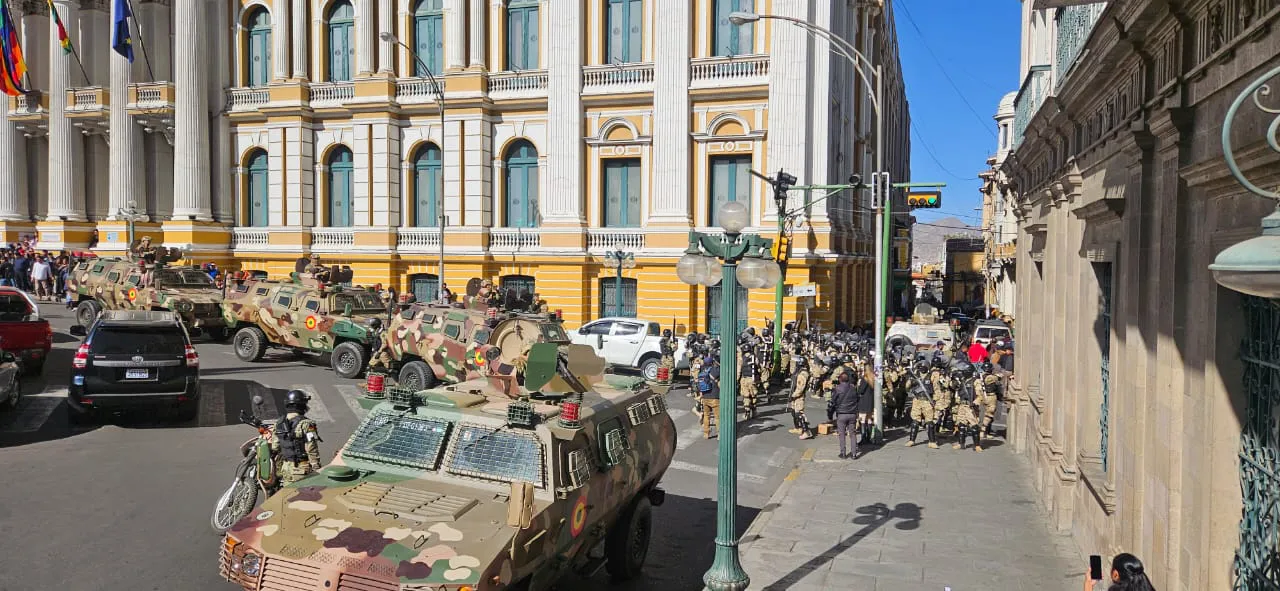 militares_en_plaza_murillo_1